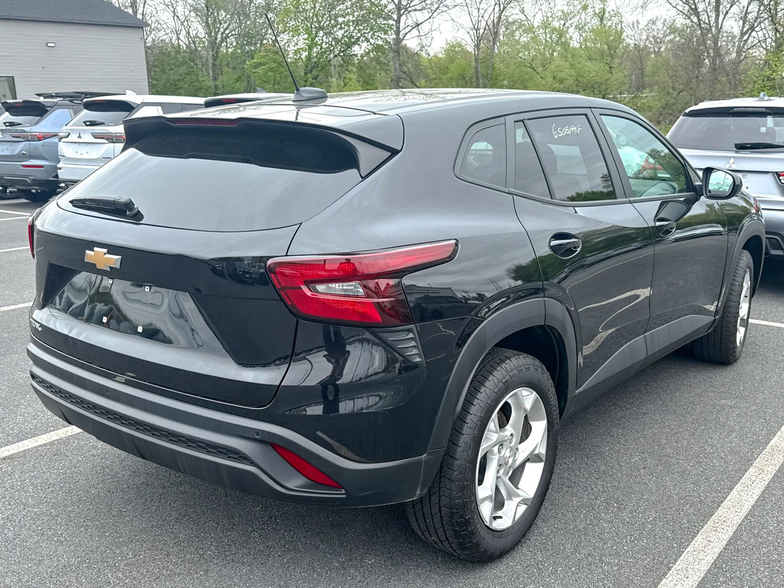 Used 2025 Chevrolet Trax LS w/ LS Convenience Package FWD image 6