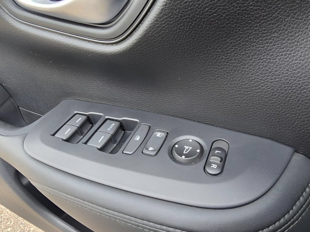 Used 2025 Honda HR-V LX image 16