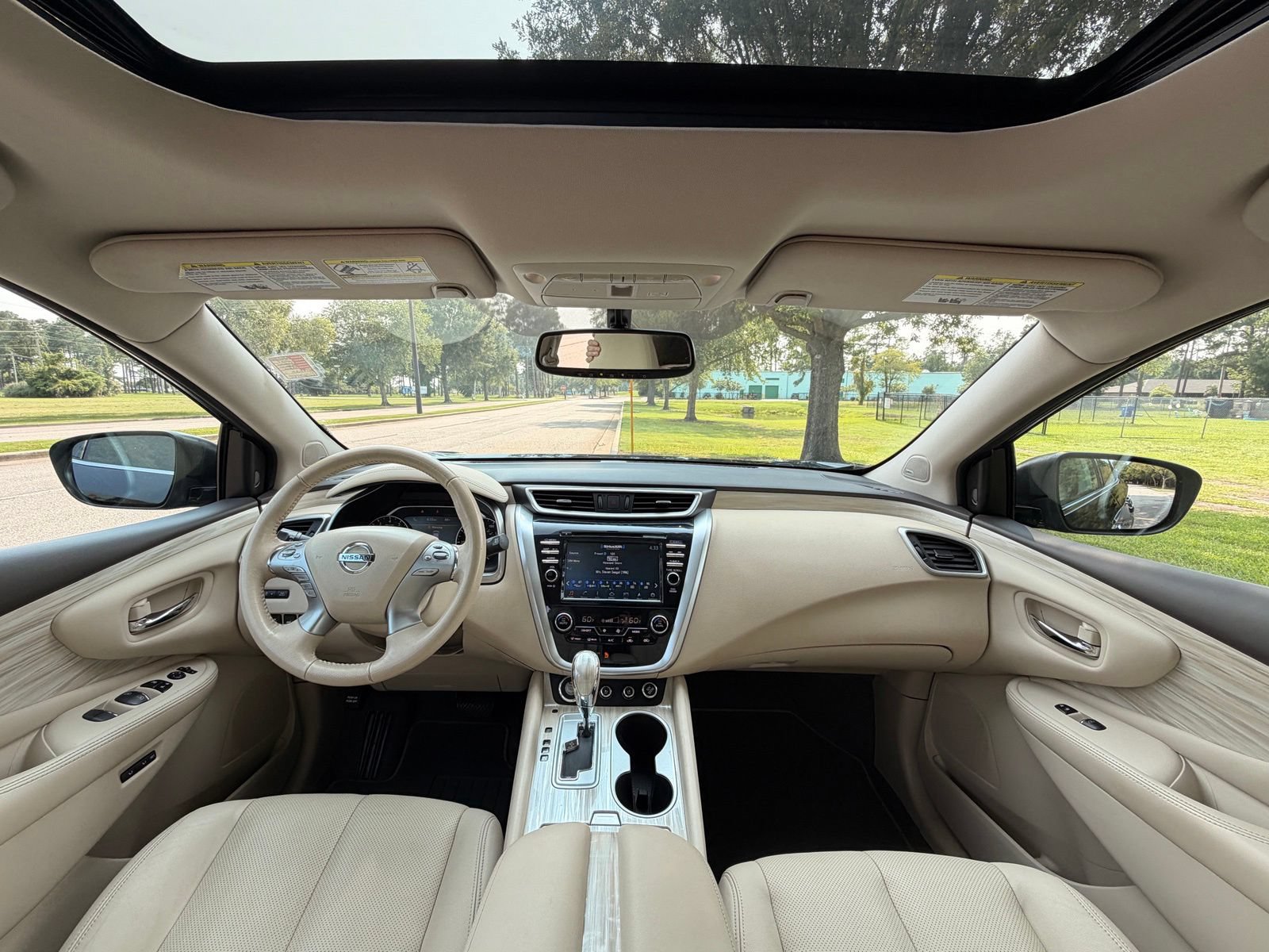 Used 2017 Nissan Murano Platinum w/ Platinum Technology Package FWD image 2