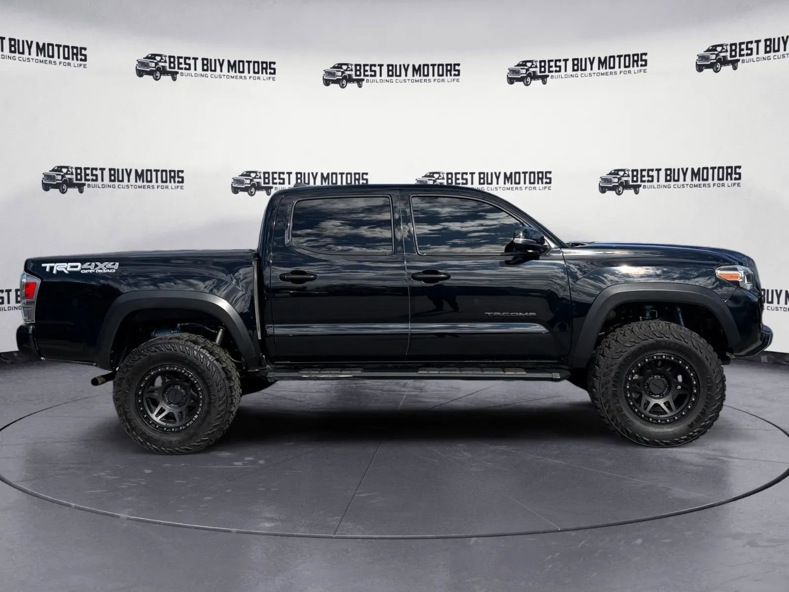 Used 2020 Toyota Tacoma TRD Off-Road image 9