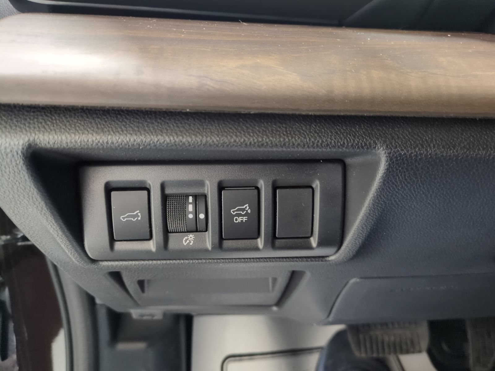 Certified 2025 Subaru Outback Limited AWD/4WD image 18