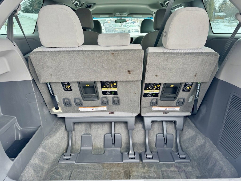 Used 2017 Toyota Sienna L image 9
