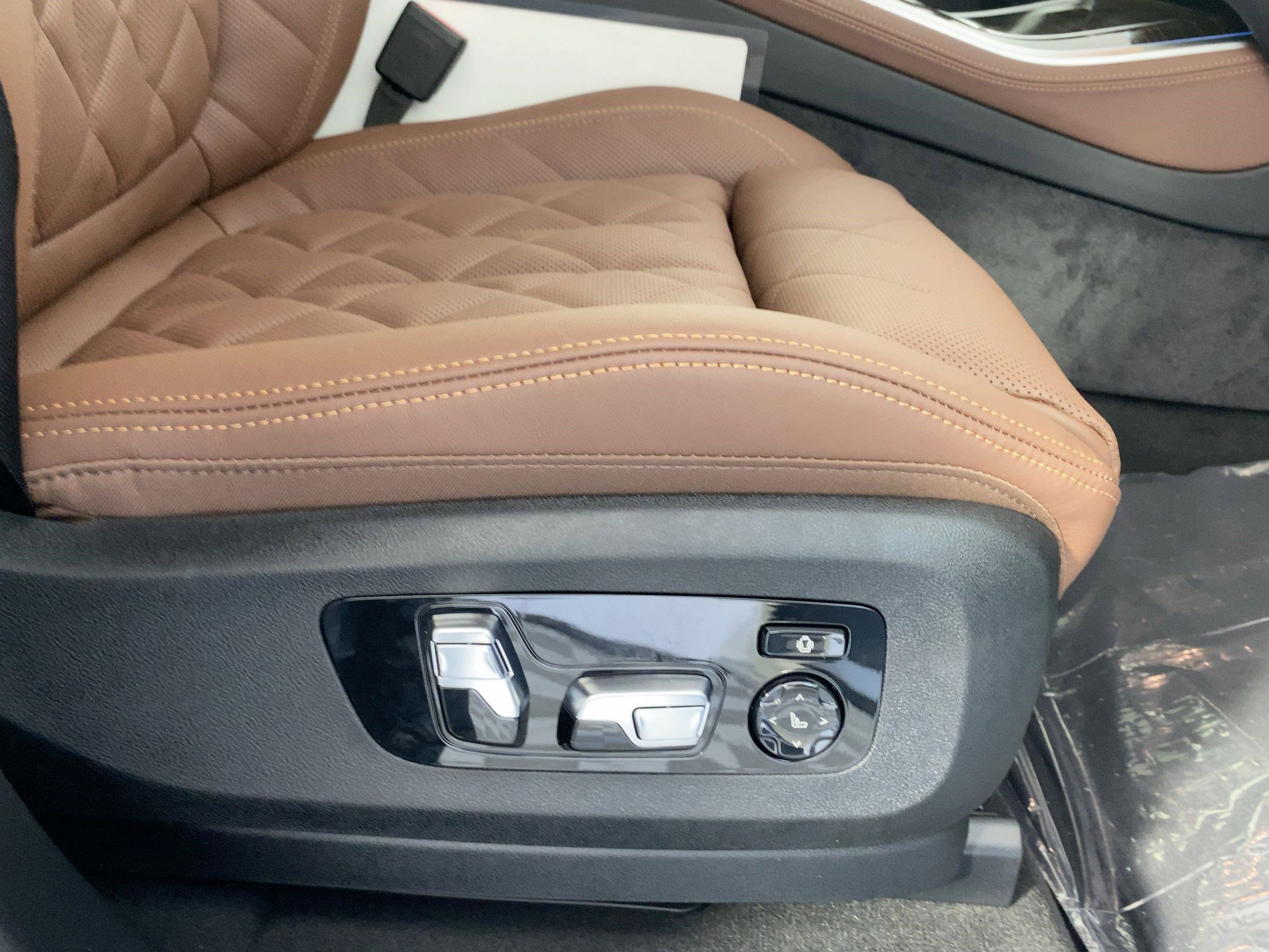 Used 2026 BMW X5 xDrive50e w/ M Sport Package AWD/4WD image 32