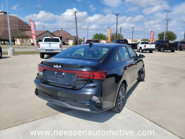 Used 2024 Kia Forte LXS FWD image 7