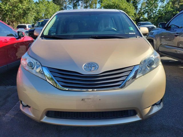 Used 2014 Toyota Sienna XLE FWD image 9