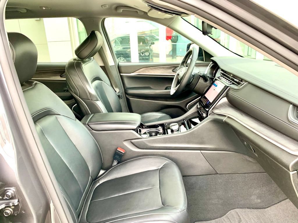 Used 2022 Jeep Grand Cherokee L Limited RWD image 39