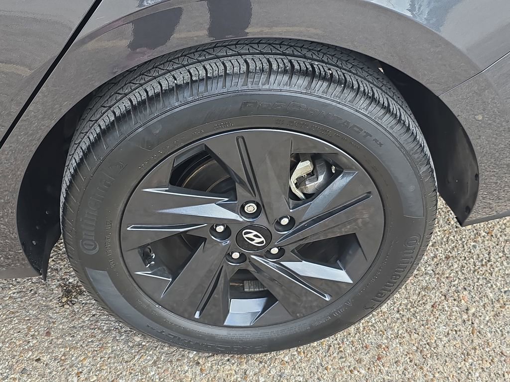 Certified 2023 Hyundai Elantra SEL image 30