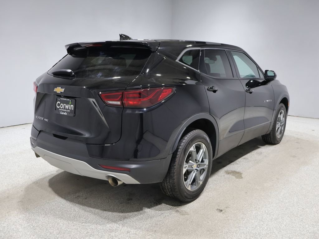 Used 2023 Chevrolet Blazer LT image 2