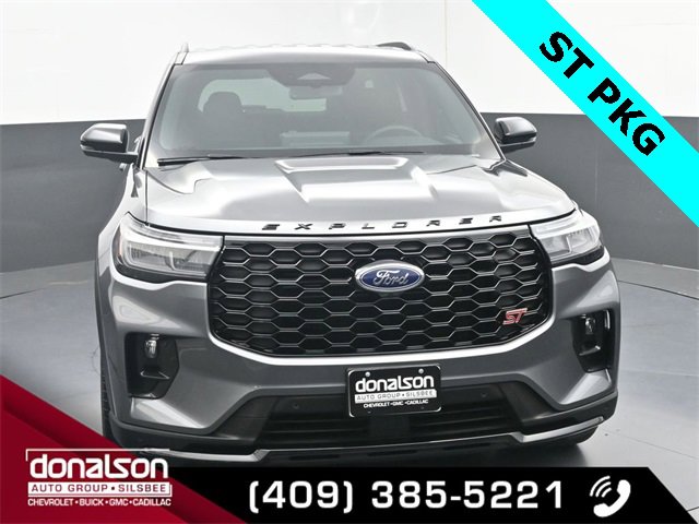 Used 2025 Ford Explorer ST image 3