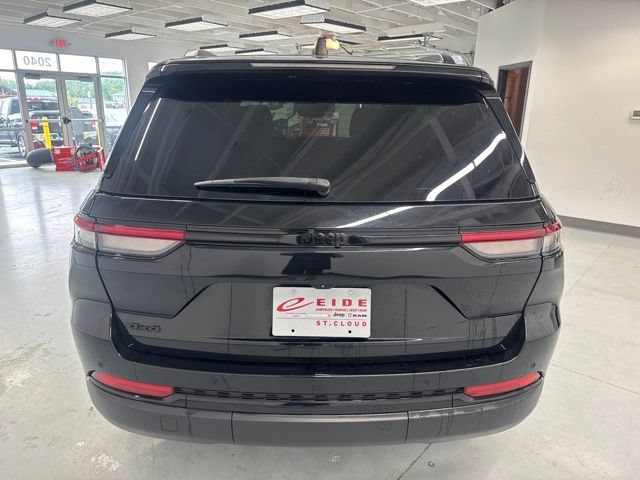Used 2023 Jeep Grand Cherokee Altitude AWD/4WD image 9