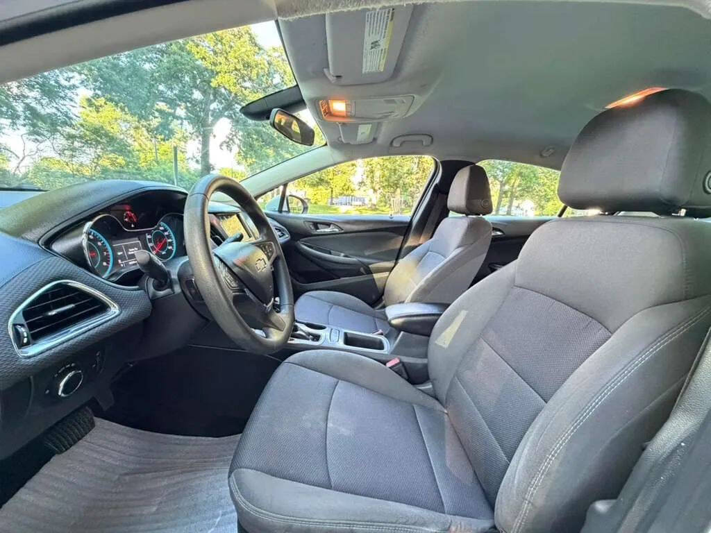 Used 2017 Chevrolet Cruze LT FWD image 10
