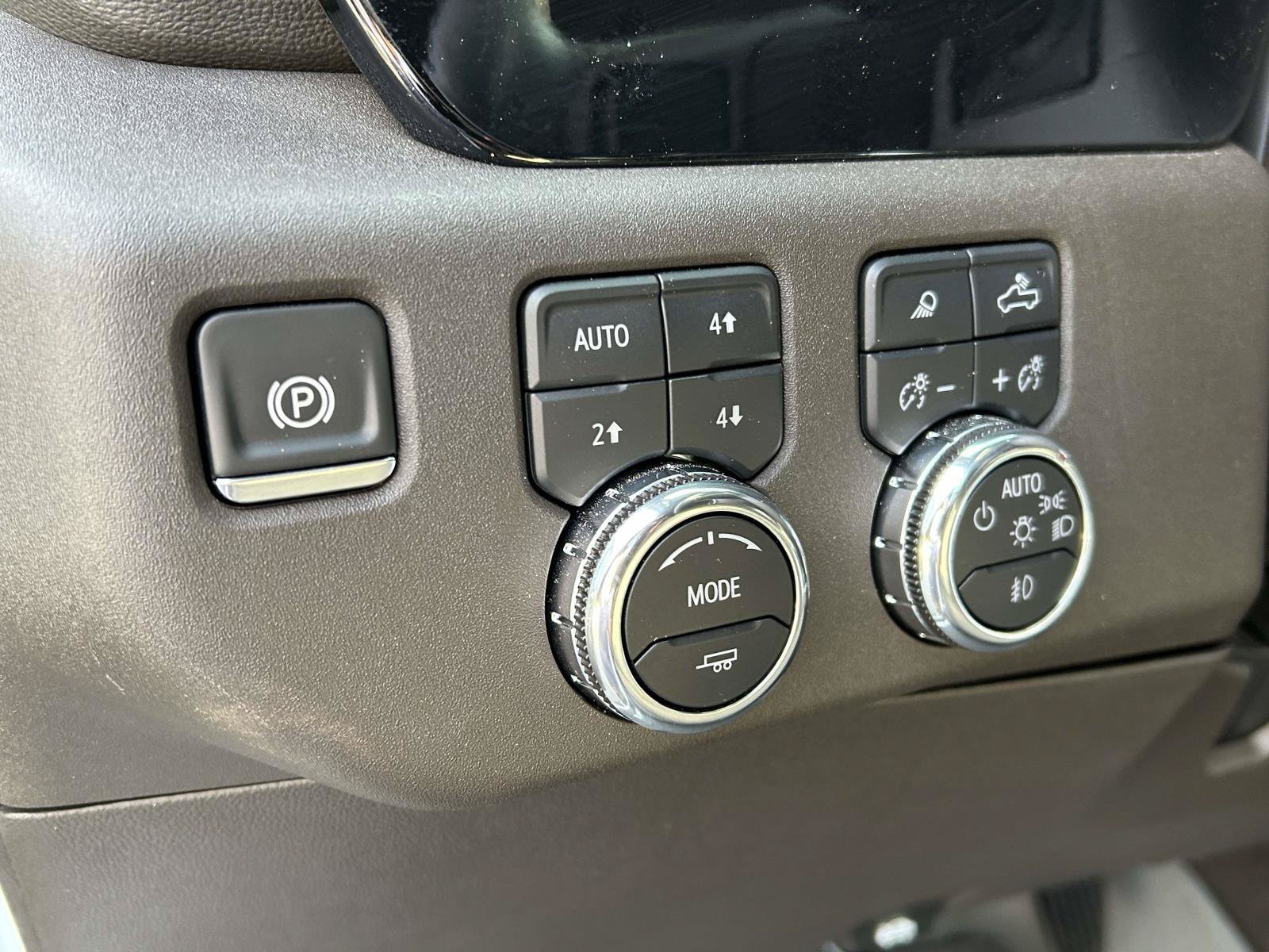 Used 2025 GMC Sierra 2500 SLT w/ SLT Premium Package AWD/4WD image 19