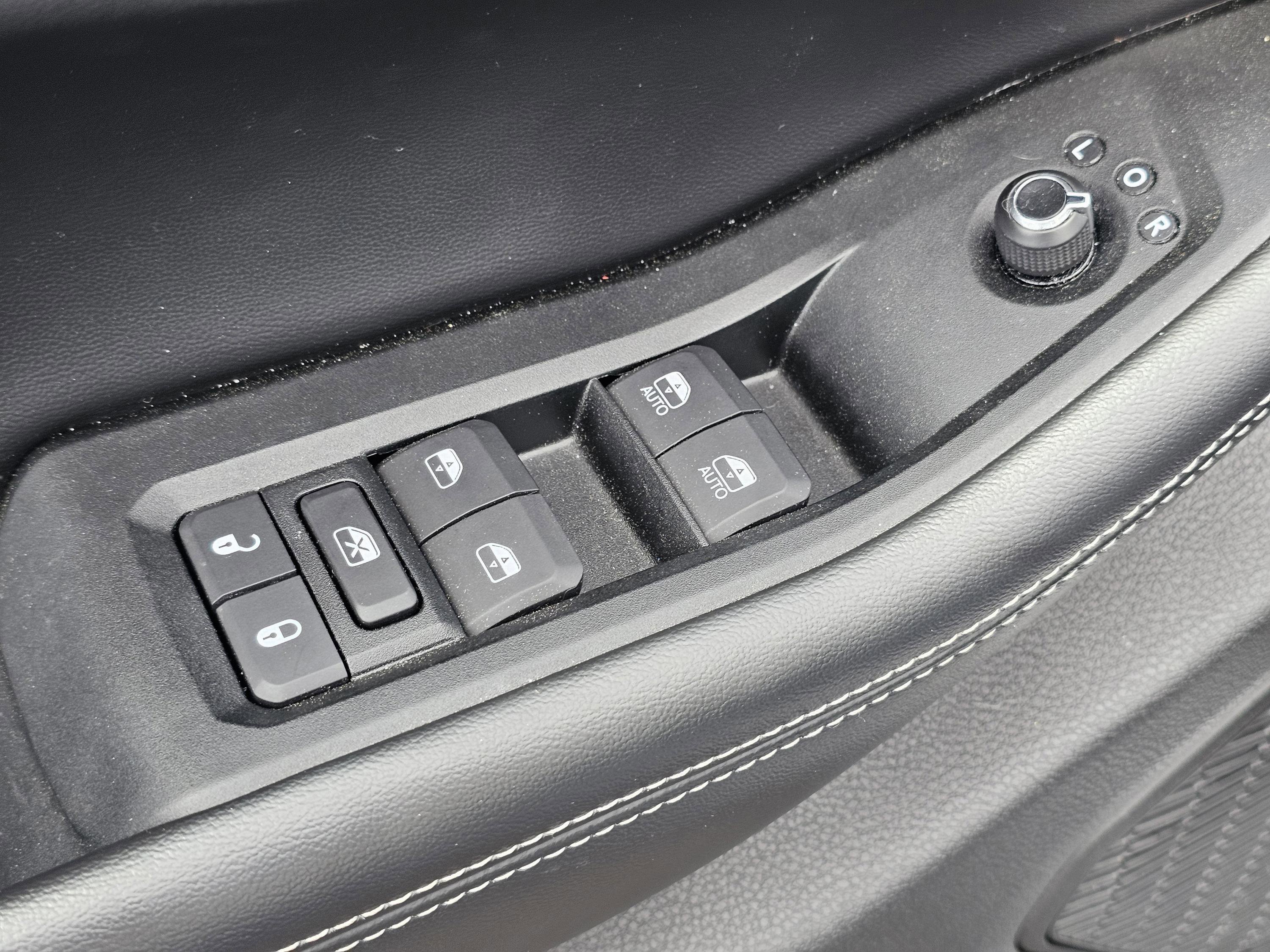 Used 2025 Jeep Grand Cherokee Altitude AWD/4WD image 15