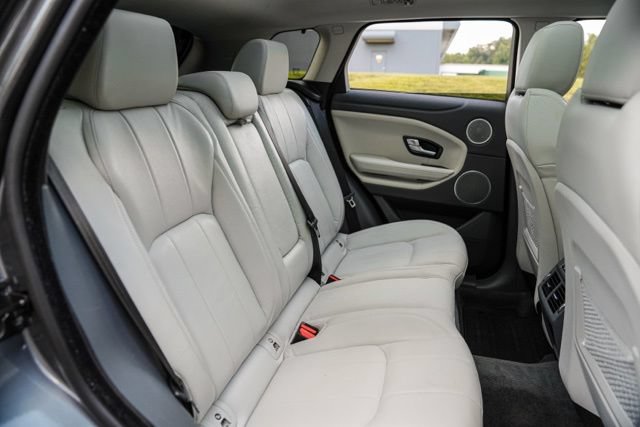 Used 2018 Land Rover Range Rover Evoque SE Premium AWD/4WD image 32