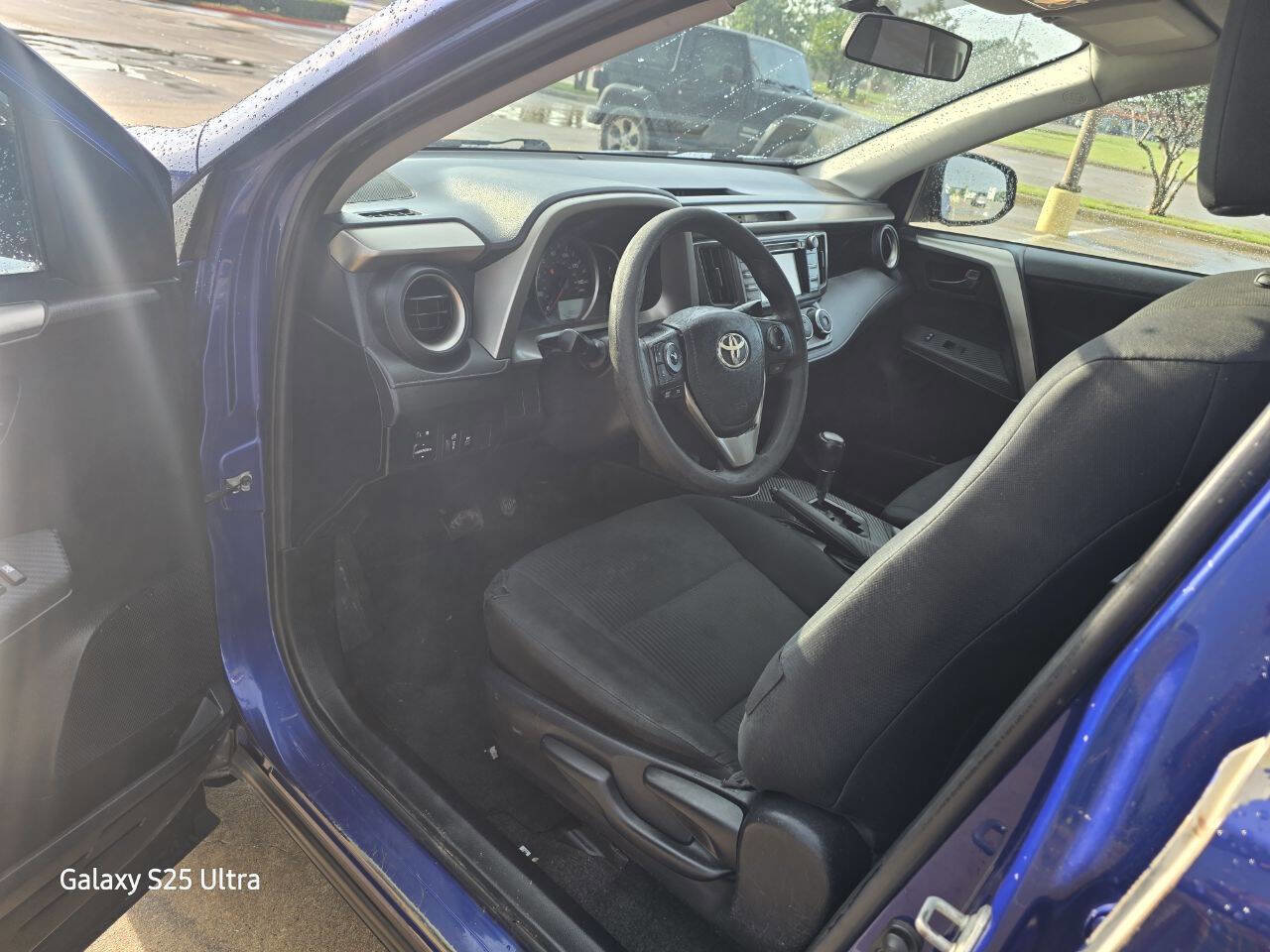 Used 2015 Toyota RAV4 LE FWD image 10