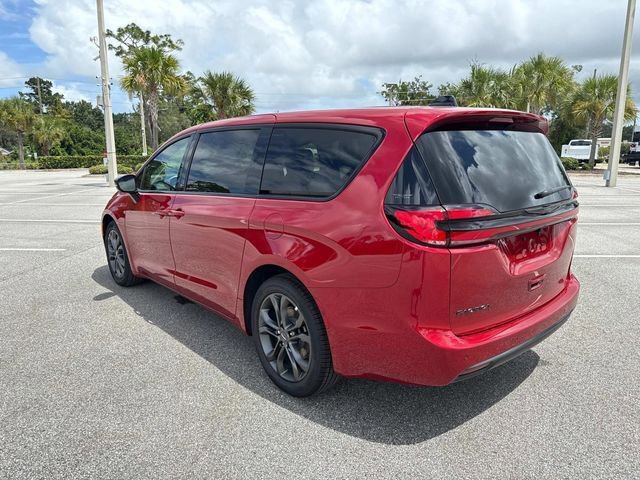 New 2026 Chrysler Pacifica Select image 5