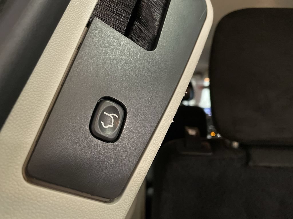 Used 2016 Dodge Grand Caravan SXT w/ Rear Park Assist Package FWD image 25