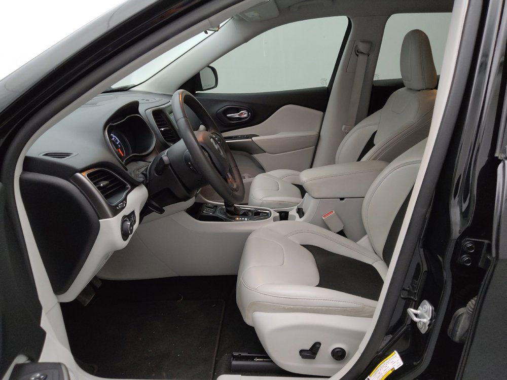 Used 2020 Jeep Cherokee Latitude Plus FWD image 17