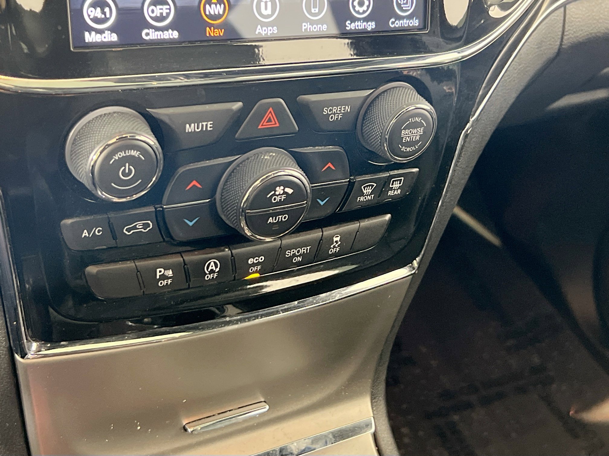 Used 2021 Jeep Grand Cherokee Limited image 16