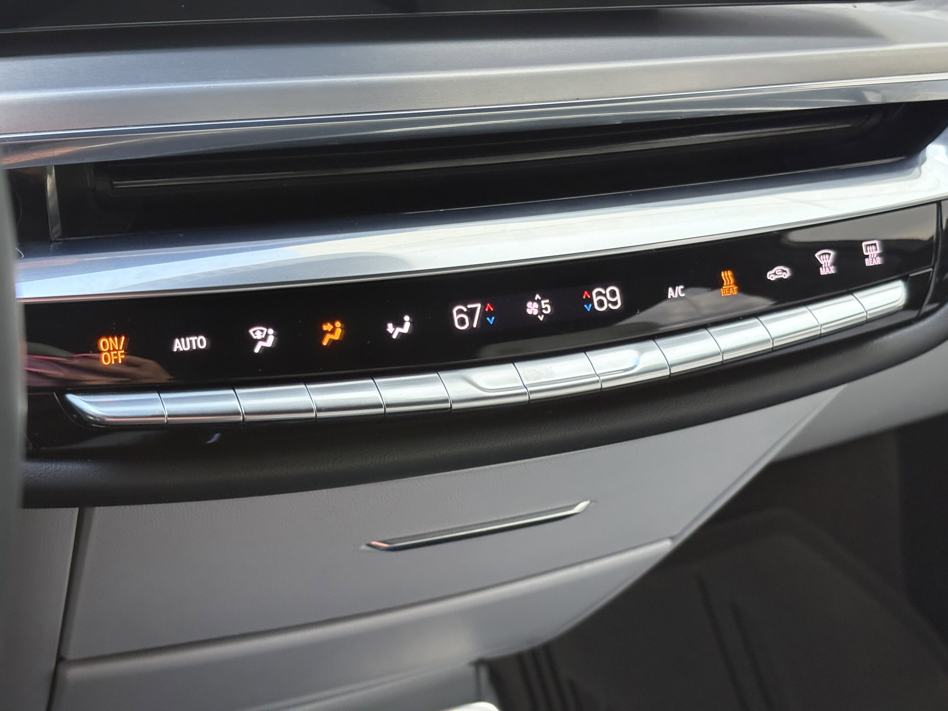 Certified 2024 Cadillac Lyriq Luxury AWD/4WD image 25