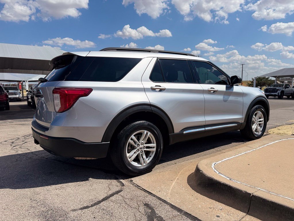 Used 2022 Ford Explorer XLT w/ Class IV Trailer Tow Package AWD/4WD image 4