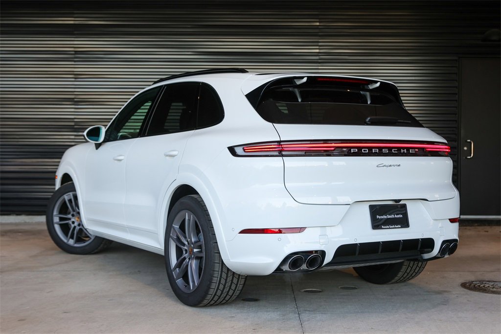 Used 2025 Porsche Cayenne image 3