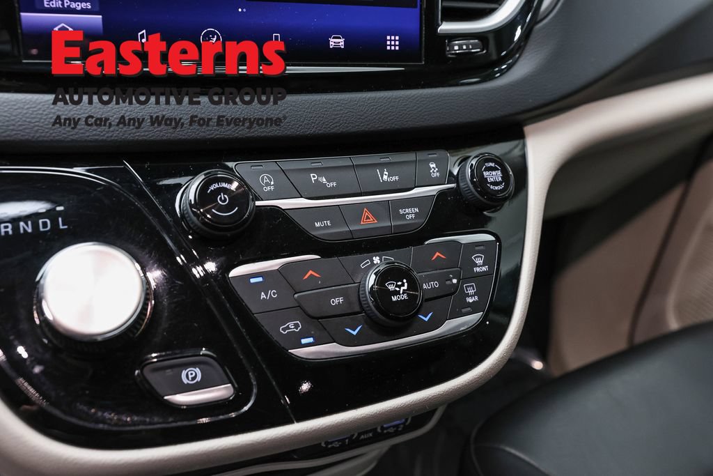Used 2023 Chrysler Pacifica Touring-L FWD image 20