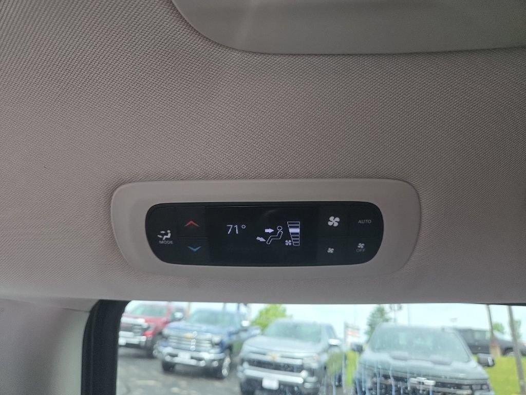 Used 2024 Chrysler Pacifica Touring-L FWD image 15