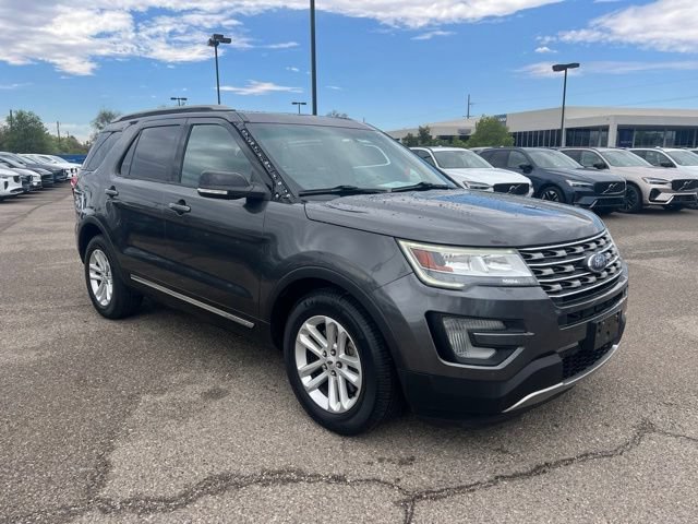 Used 2016 Ford Explorer XLT w/ Equipment Group 202A FWD image 1
