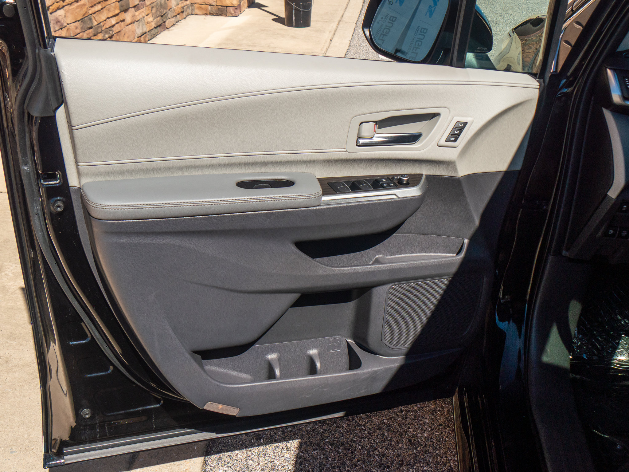 Used 2022 Toyota Sienna Limited AWD/4WD image 10