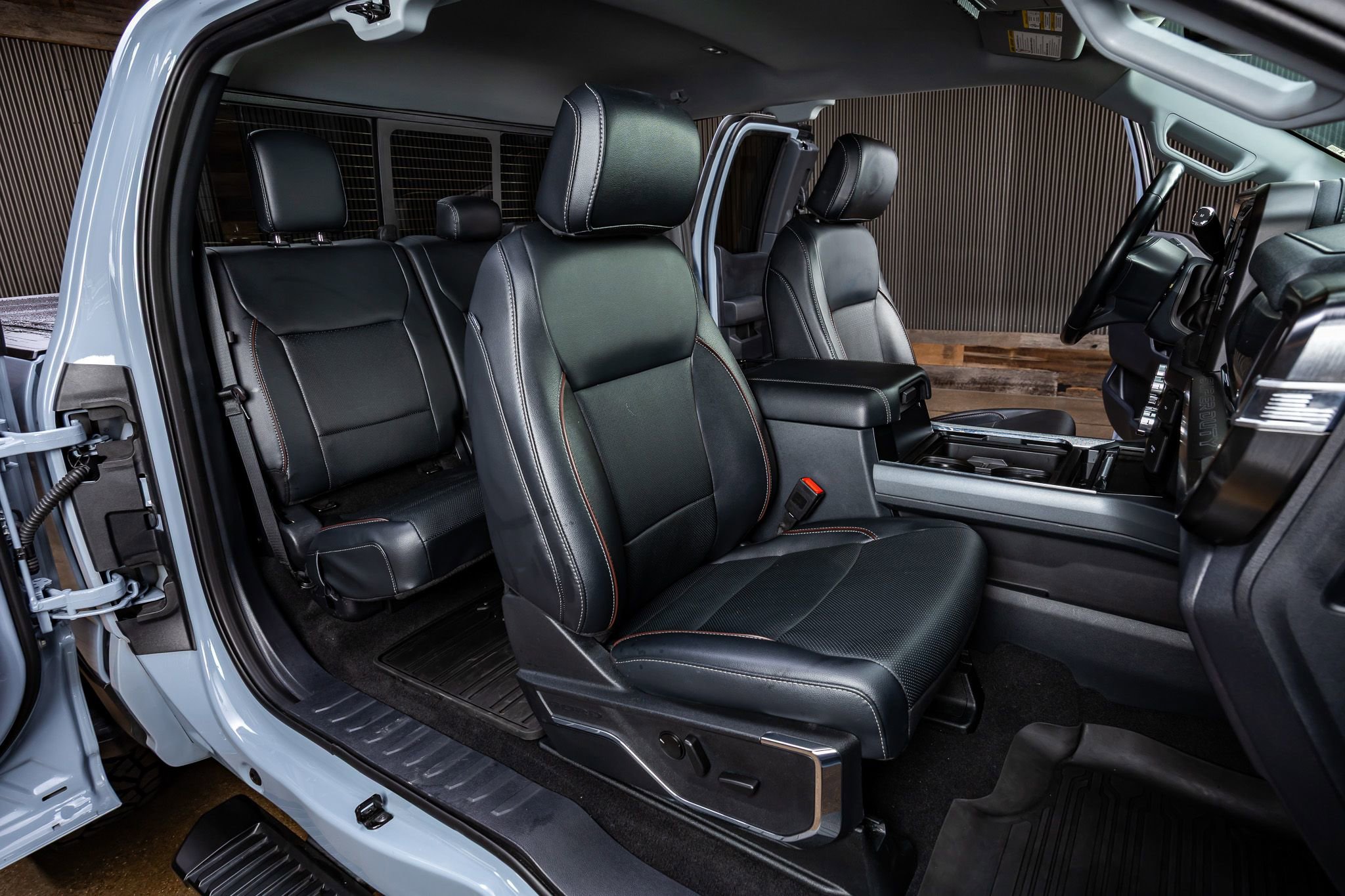 Used 2024 Ford F350 Lariat w/ Sport Appearance Package image 31