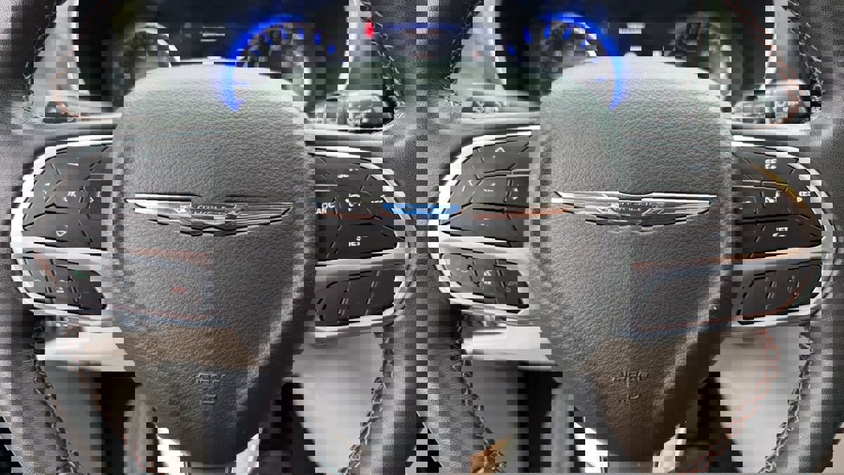 Used 2020 Chrysler Pacifica Touring-L Plus image 16