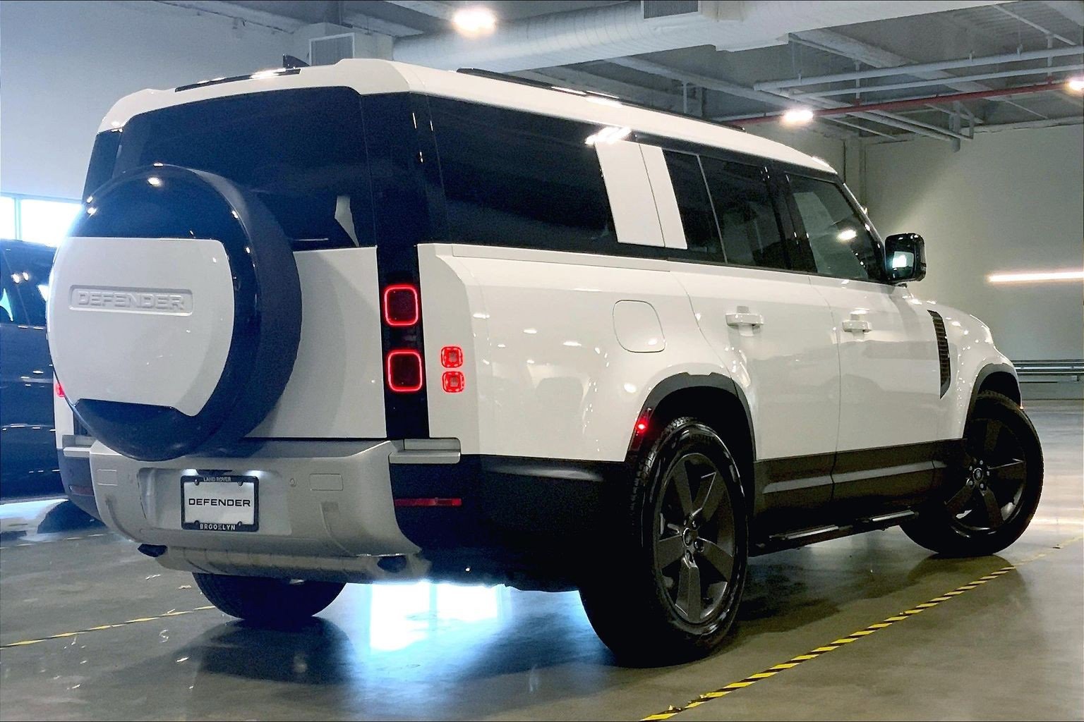 Used 2025 Land Rover Defender 130 S image 12