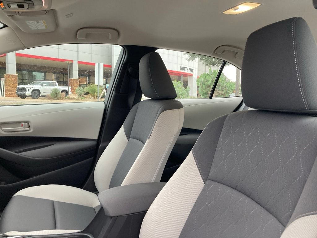 Used 2025 Toyota Corolla LE FWD image 10