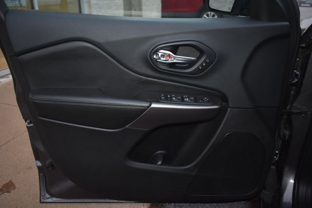 Used 2019 Jeep Cherokee Limited w/ Luxury Group image 14