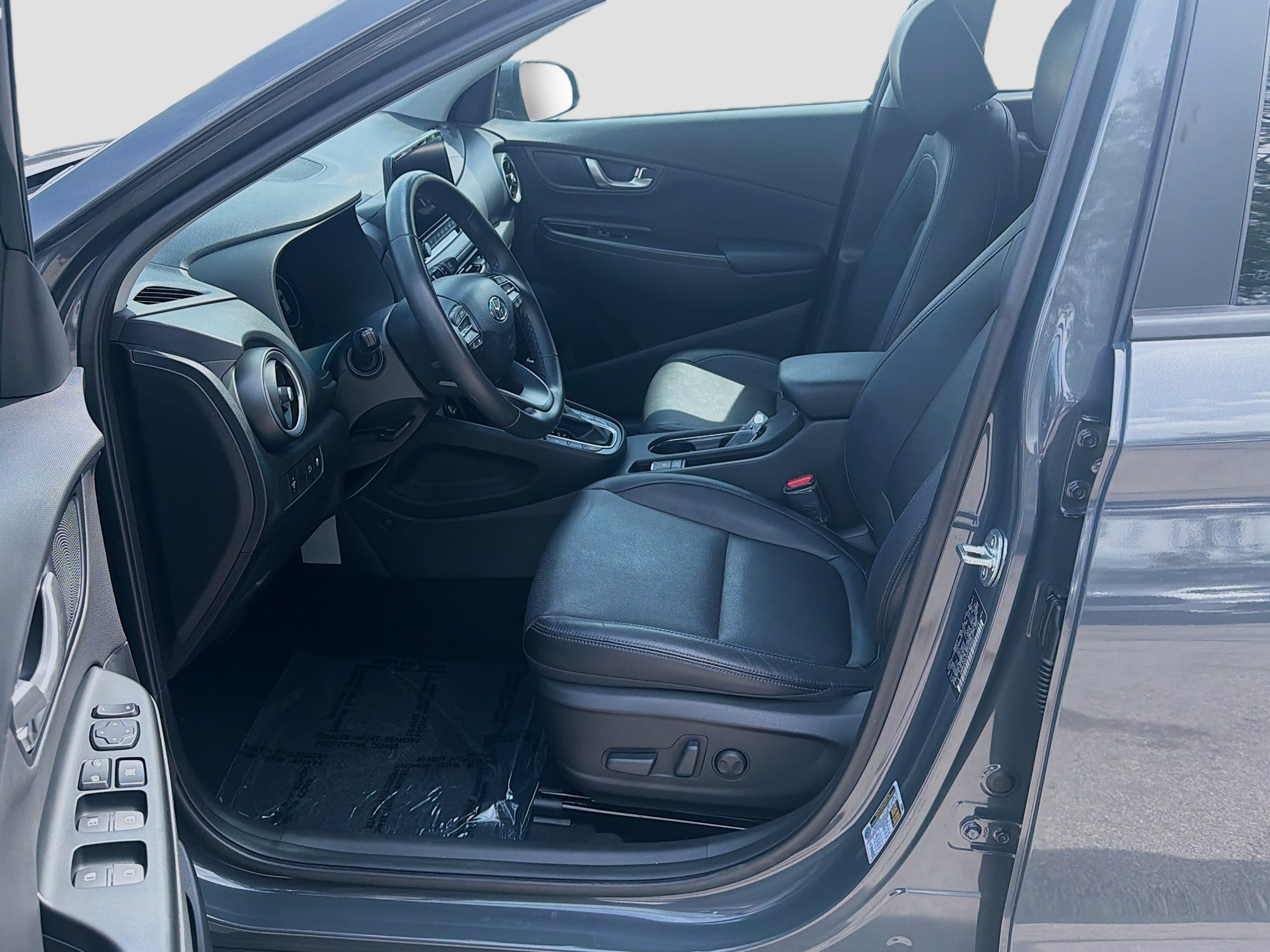 Used 2023 Hyundai Kona Limited w/ Cargo Package FWD image 17