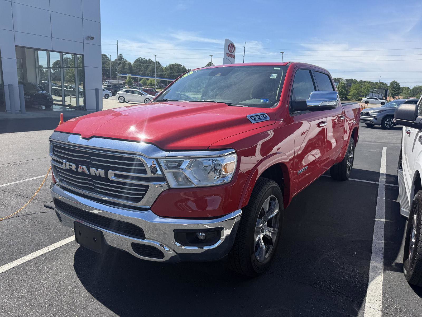 Used 2022 RAM 1500 Laramie AWD/4WD image 3