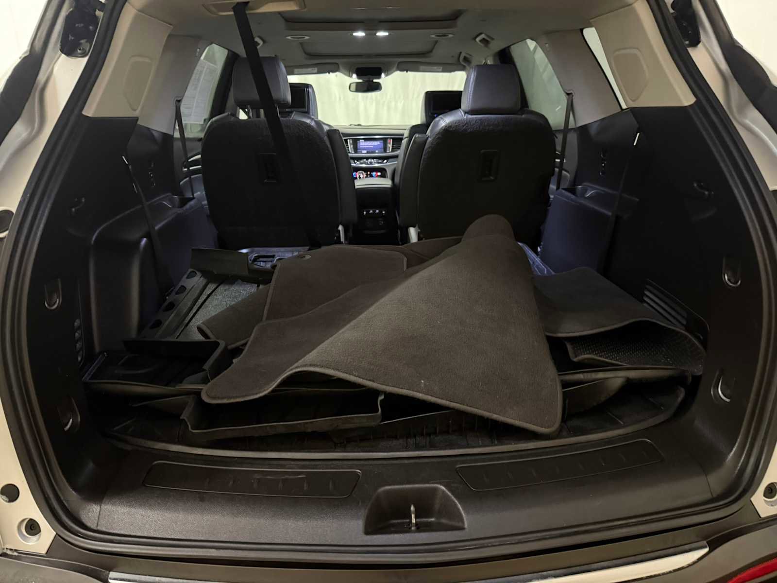 Used 2020 Buick Enclave Essence w/ Sound and Sites Package image 25