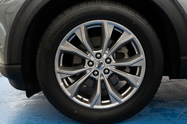 Used 2024 Ford Explorer Limited image 2