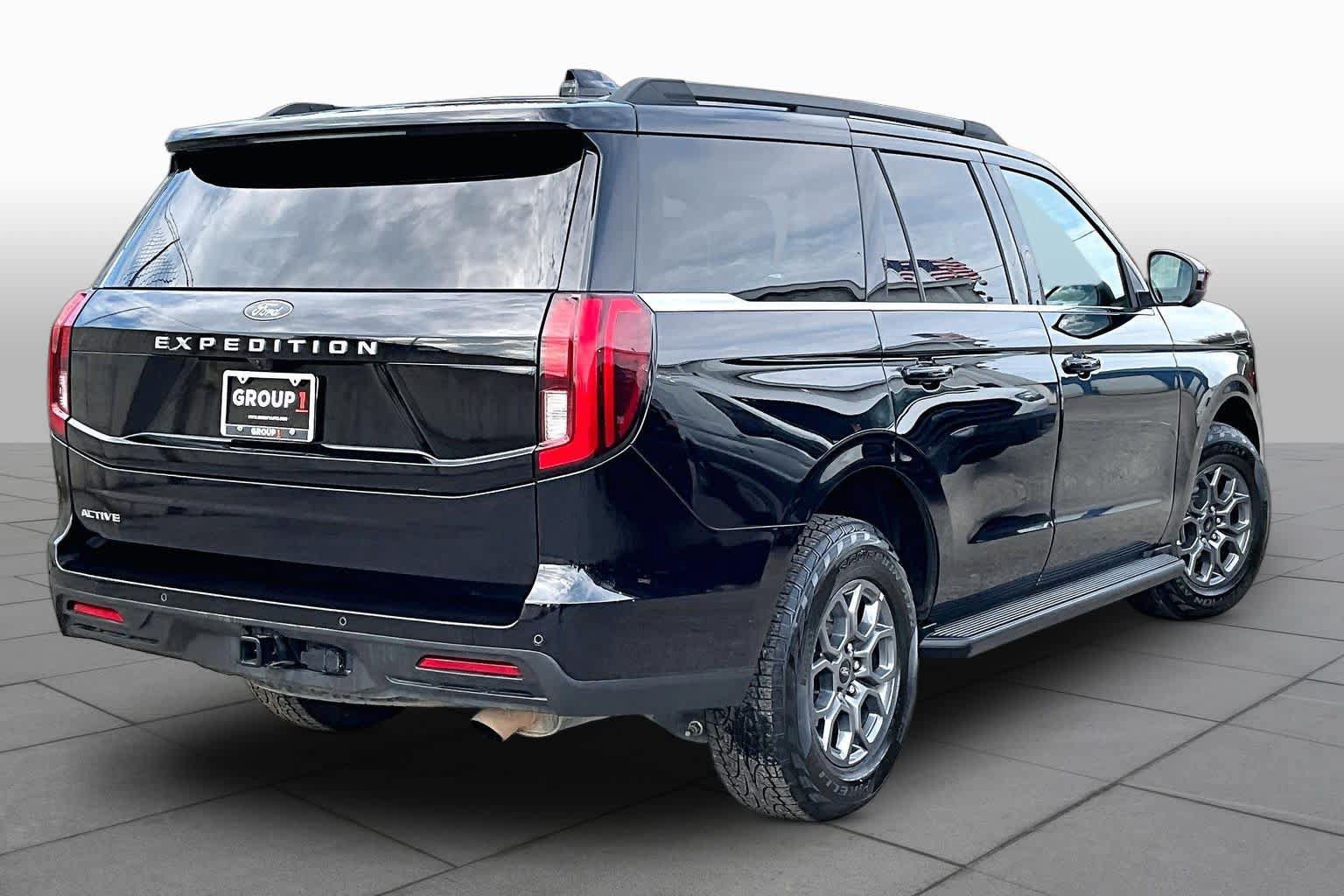 Used 2025 Ford Expedition Active RWD image 13