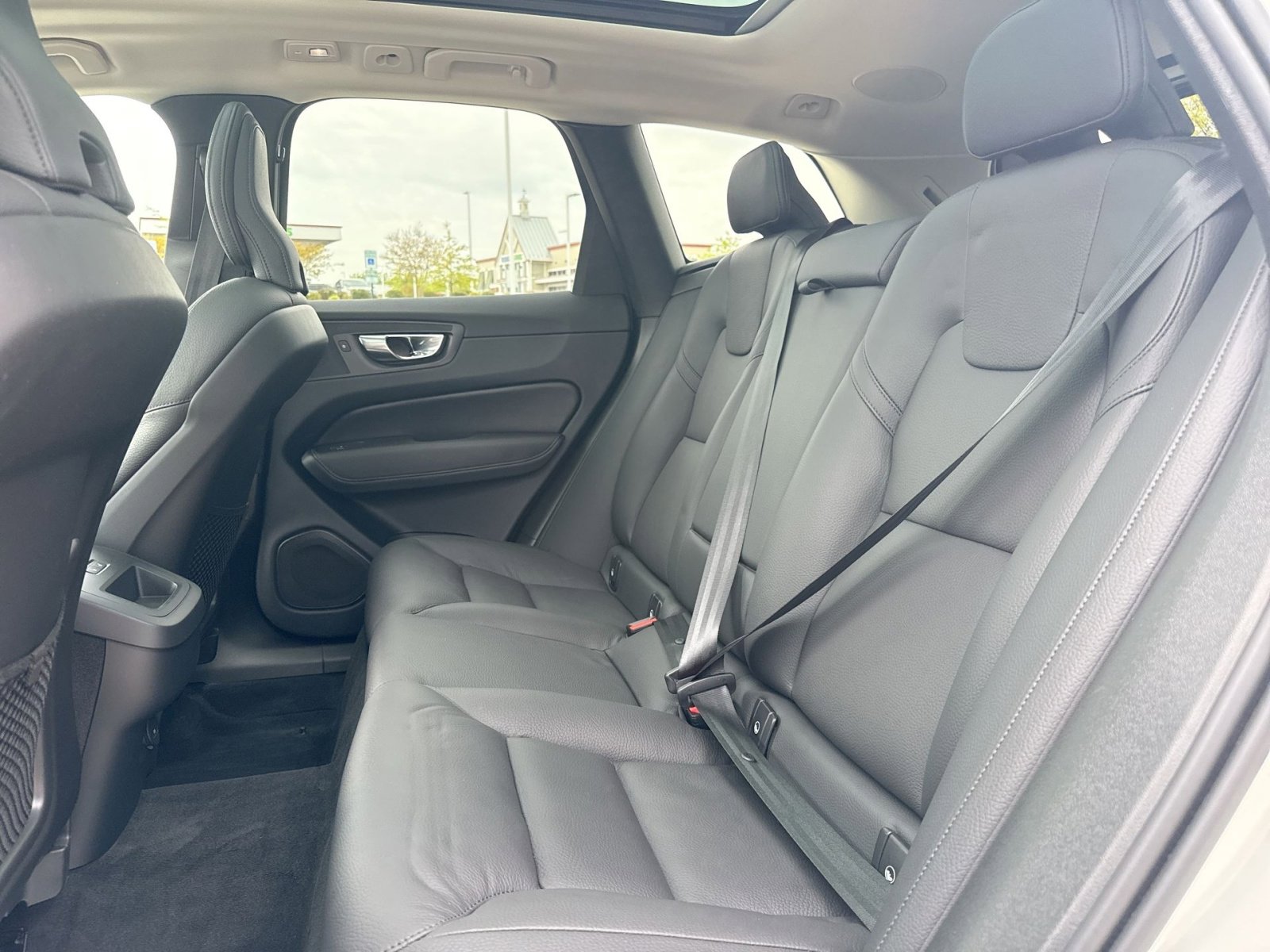 Used 2024 Volvo XC60 B5 Plus w/ Protection Package Premier AWD/4WD image 25