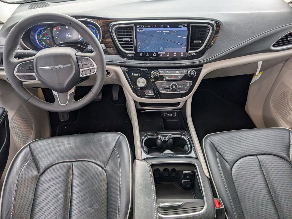Used 2023 Chrysler Pacifica Touring-L image 38