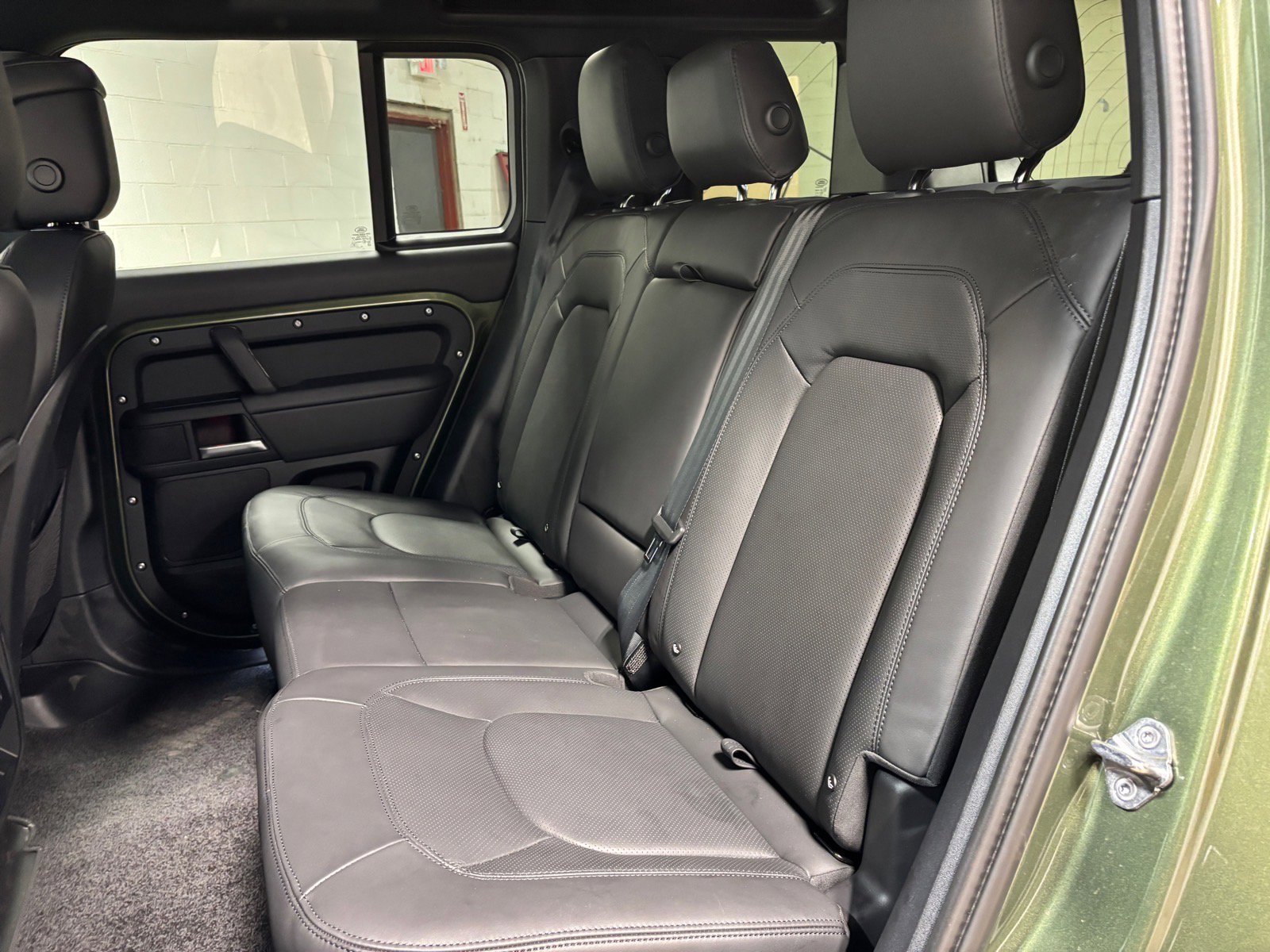 Used 2026 Land Rover Defender 110 X-Dynamic SE AWD/4WD image 29