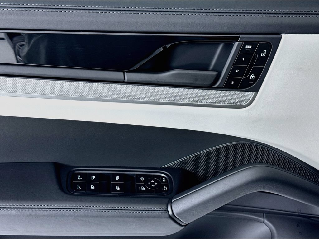 New 2026 Porsche Cayenne Coupe AWD/4WD image 11