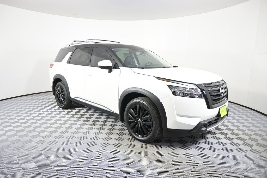 Used 2024 Nissan Pathfinder Platinum w/ Black Appearance Package AWD/4WD image 9