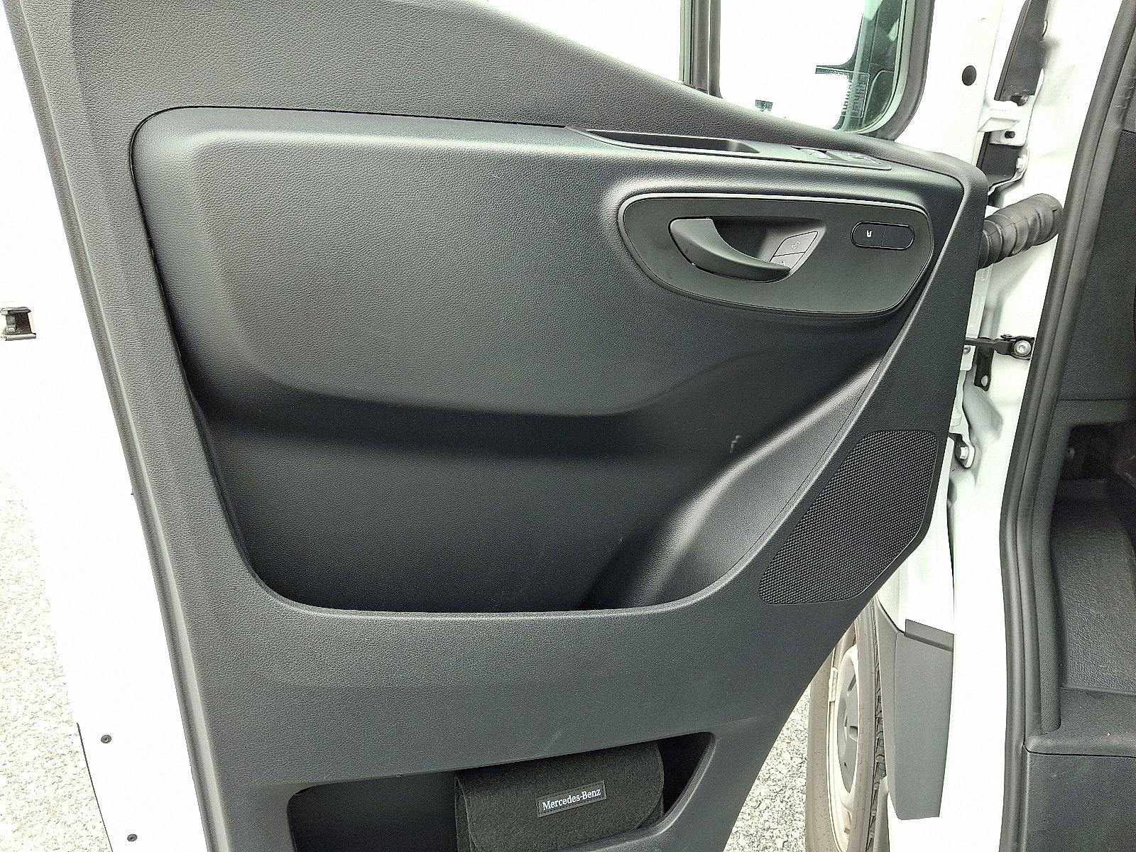 Used 2025 Mercedes-Benz Sprinter 2500 image 13