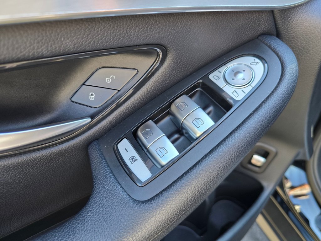 Used 2019 Mercedes-Benz GLC 300 4MATIC image 33