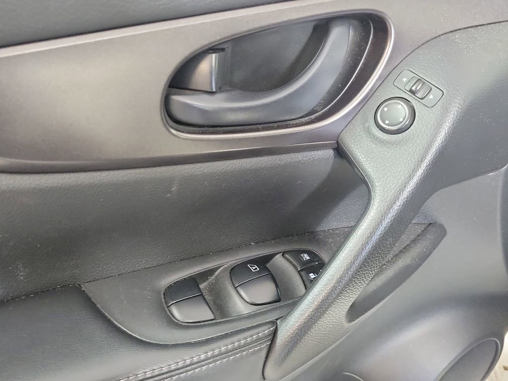 Used 2017 Nissan Rogue Sport S w/ S Appearance Package FWD image 16