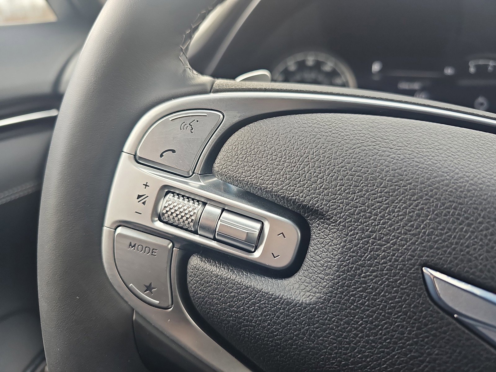 Used 2022 Genesis GV70 2.5T w/ Advanced Package image 24