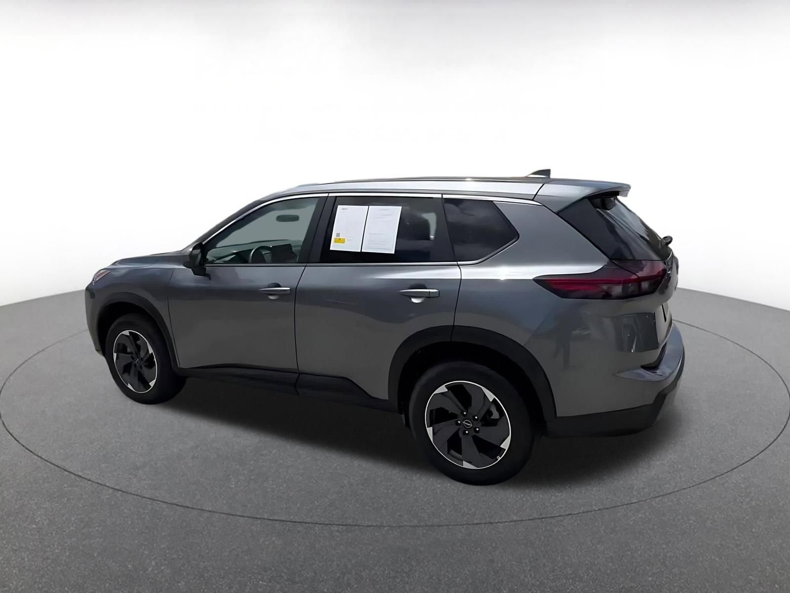 Used 2025 Nissan Rogue SV FWD image 10
